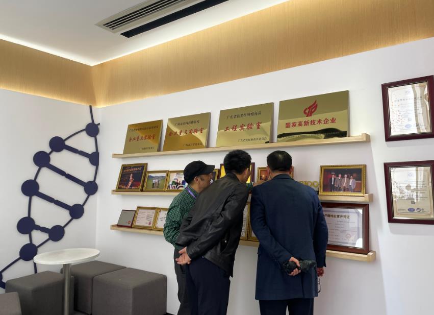 廣東省抗衰老研究會(huì)領(lǐng)導(dǎo)蒞臨達(dá)博生物交流指導(dǎo)